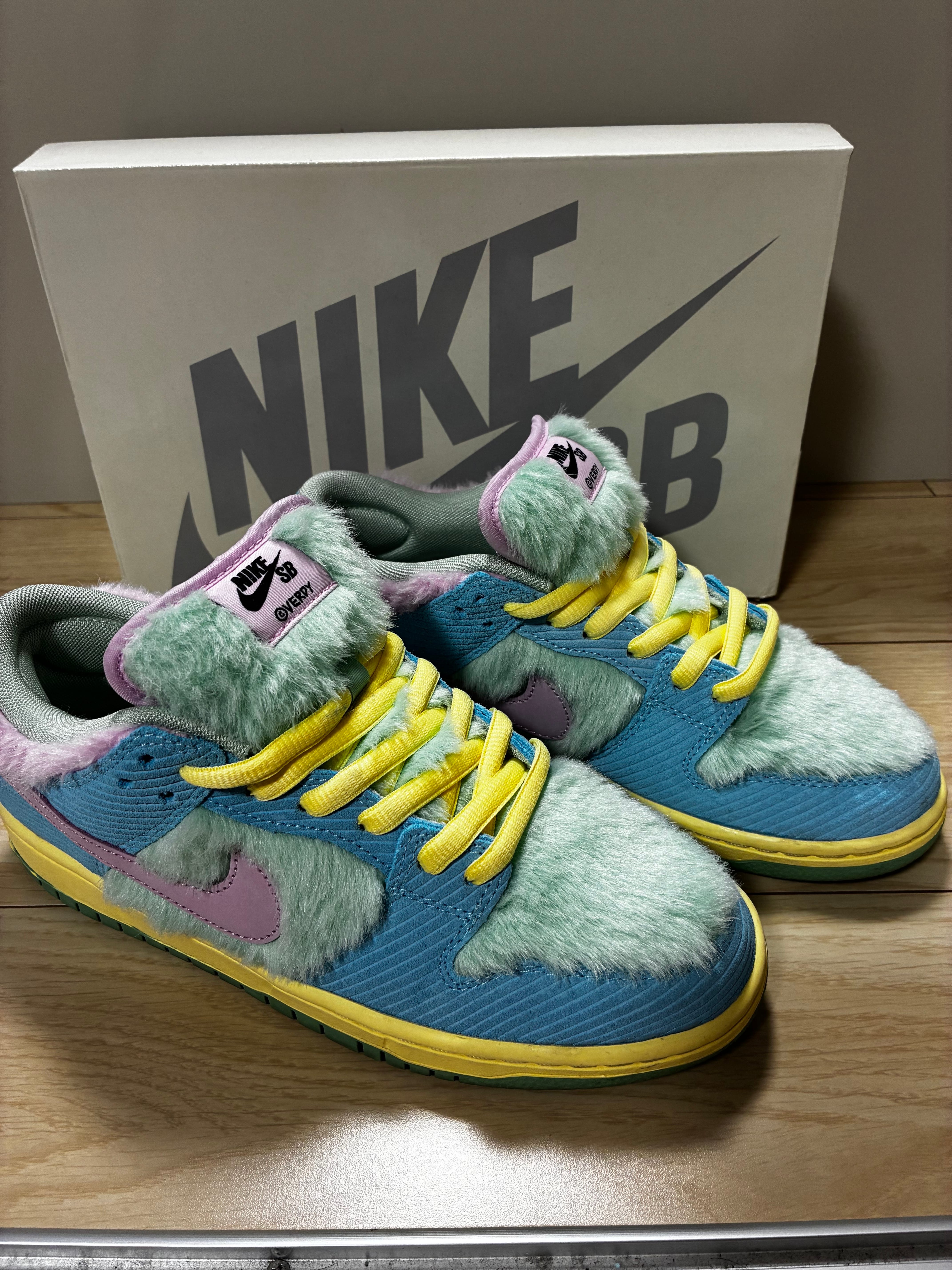 VERDY × Nike SB Dunk Low Pro QS "Visty/Blue Gaze and Enamel Green"