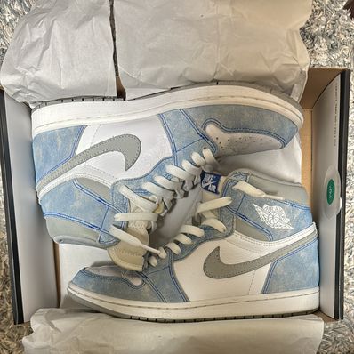 Nike Air Jordan 1 High OG "Hyper Royal"
