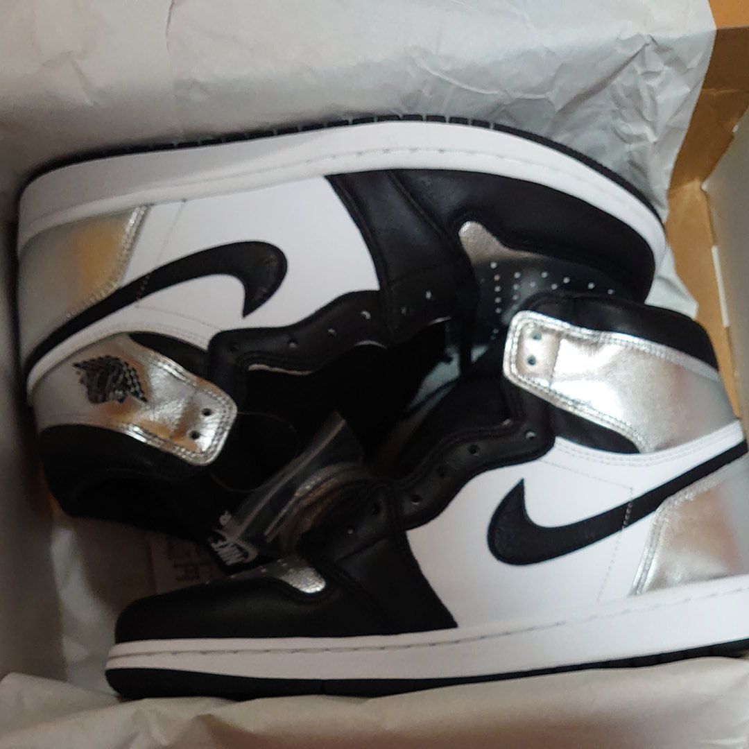 Nike Women's Air Jordan 1 Retro High OG "Silver Toe"