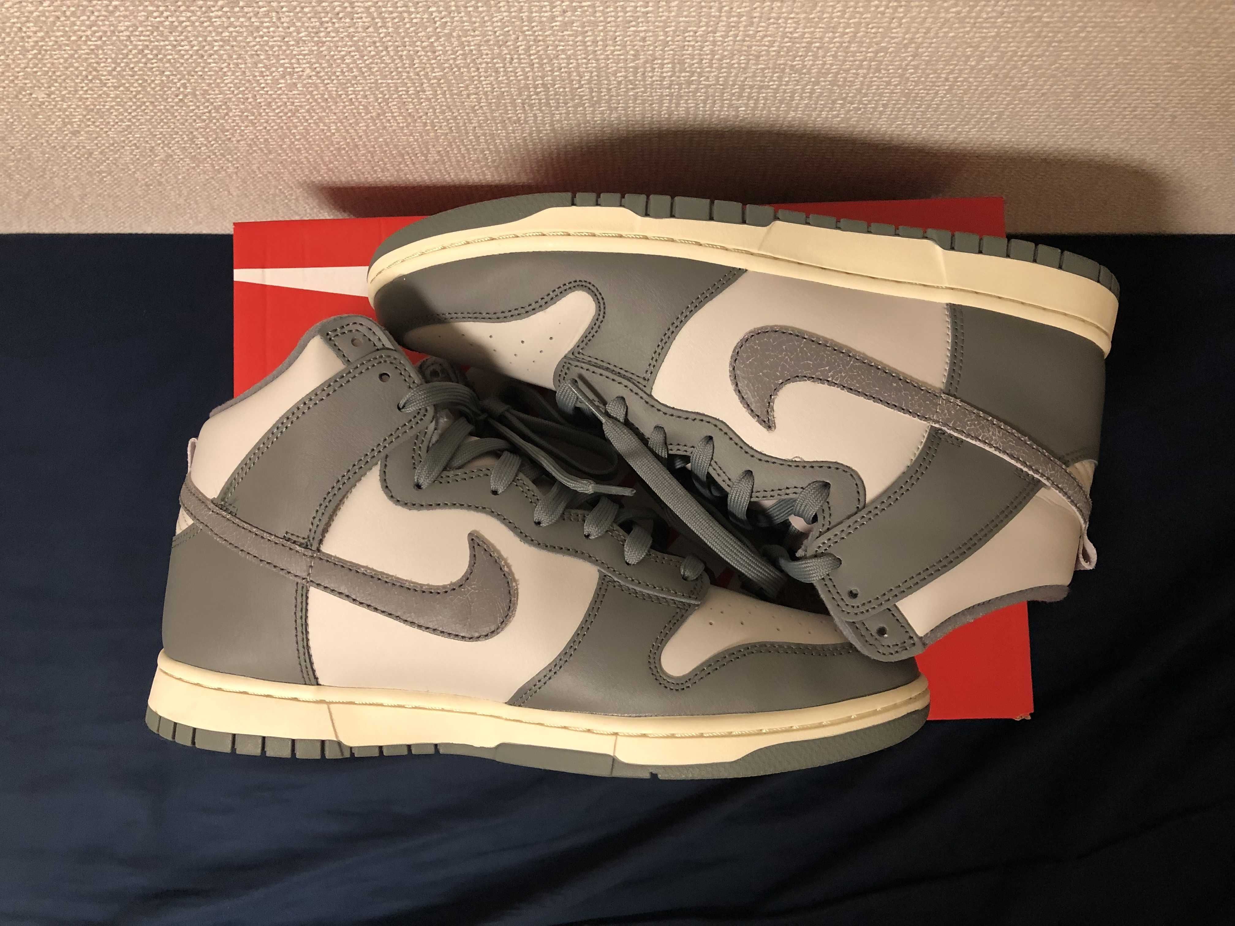 Nike Dunk High Retro SE Vintage "Light Bone and Tumbled Grey"