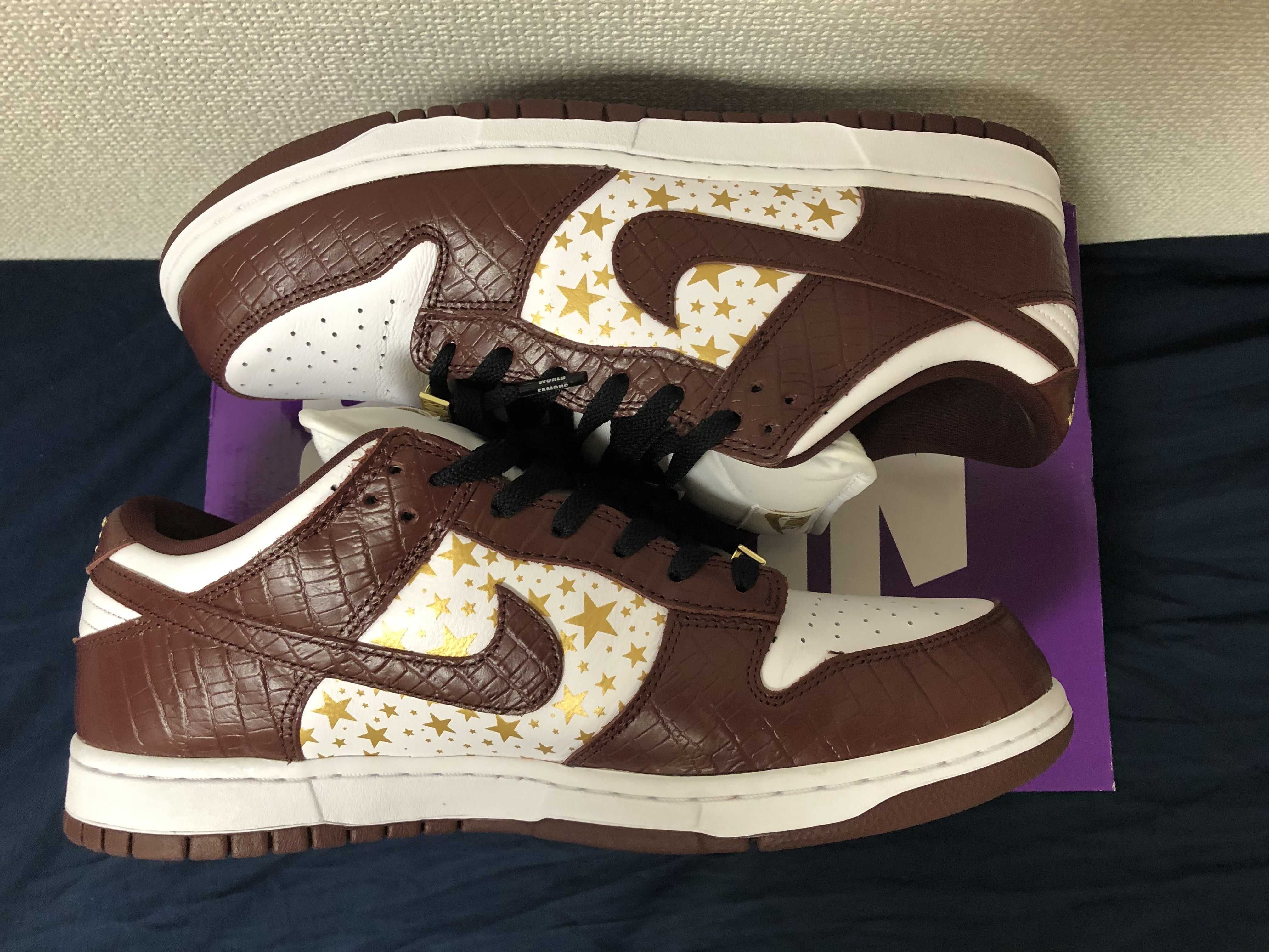 Supreme × Nike SB Dunk Low OG QS Gold Stars "White/Barkroot Brown"