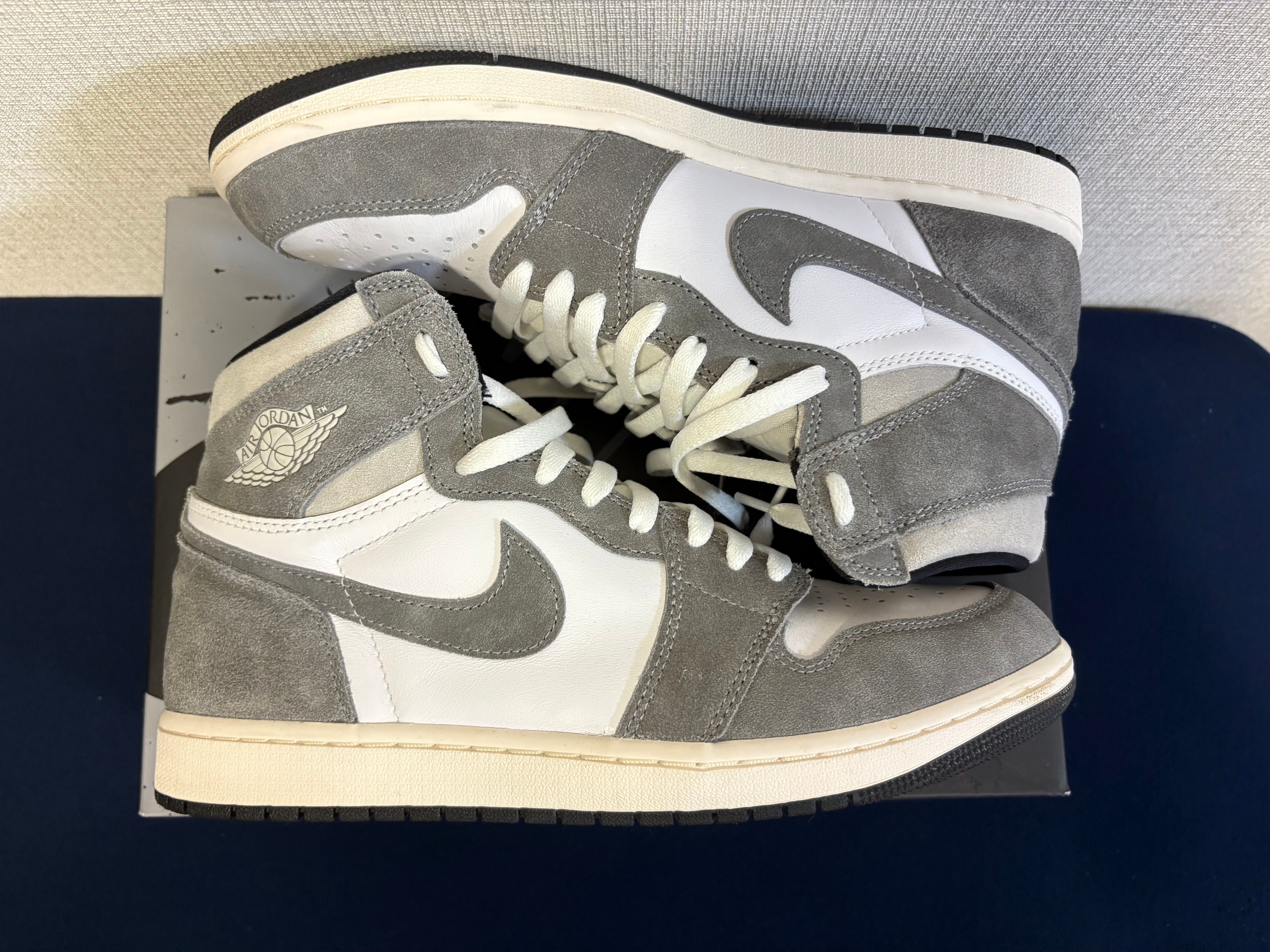 Nike Air Jordan 1 Retro High OG "Black and Smoke Grey"