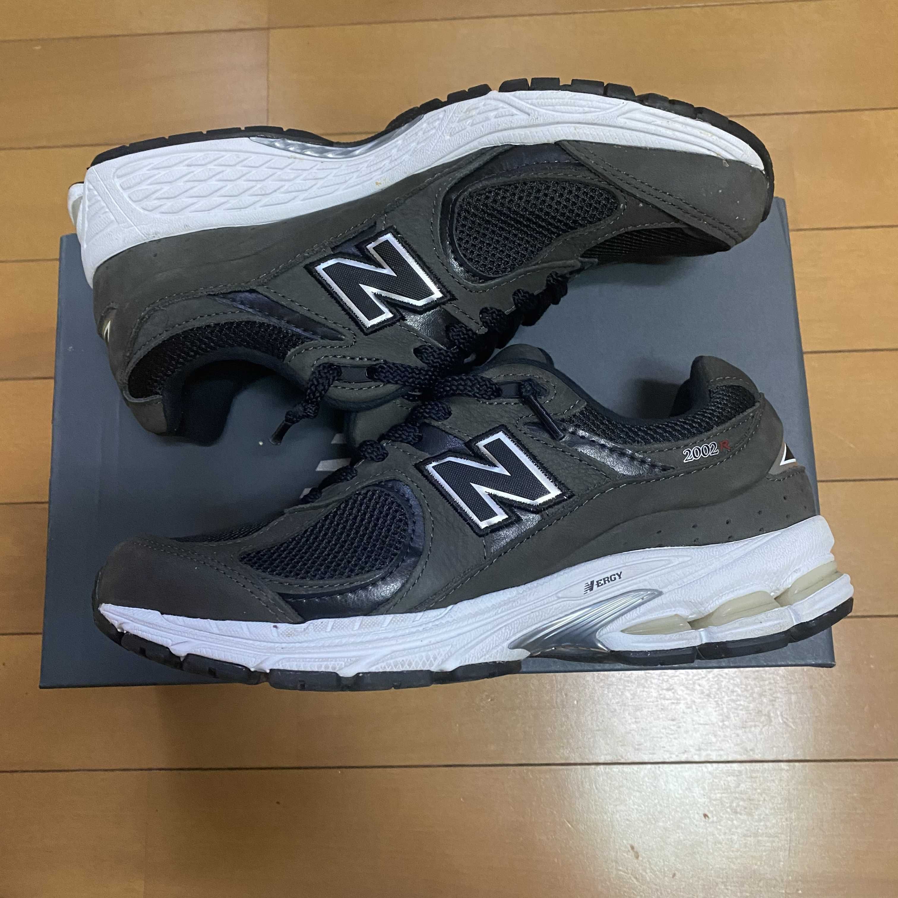 New Balance 2002R "Black/Gray"