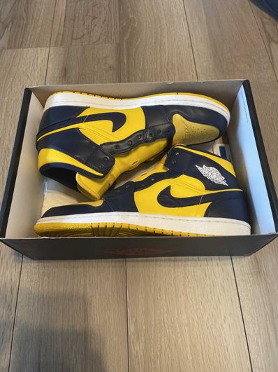 Nike Air Jordan 1 Mid "Michigan"