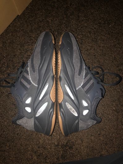 adidas YEEZY Boost 700 "Utility Black"