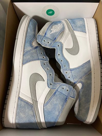 Nike Air Jordan 1 High OG "Hyper Royal"