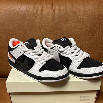 TIGHTBOOTH × Nike SB Dunk Low Pro QS "Black and White"