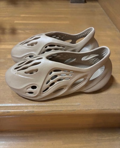 adidas YEEZY Foam Runner "Clay Taupe"