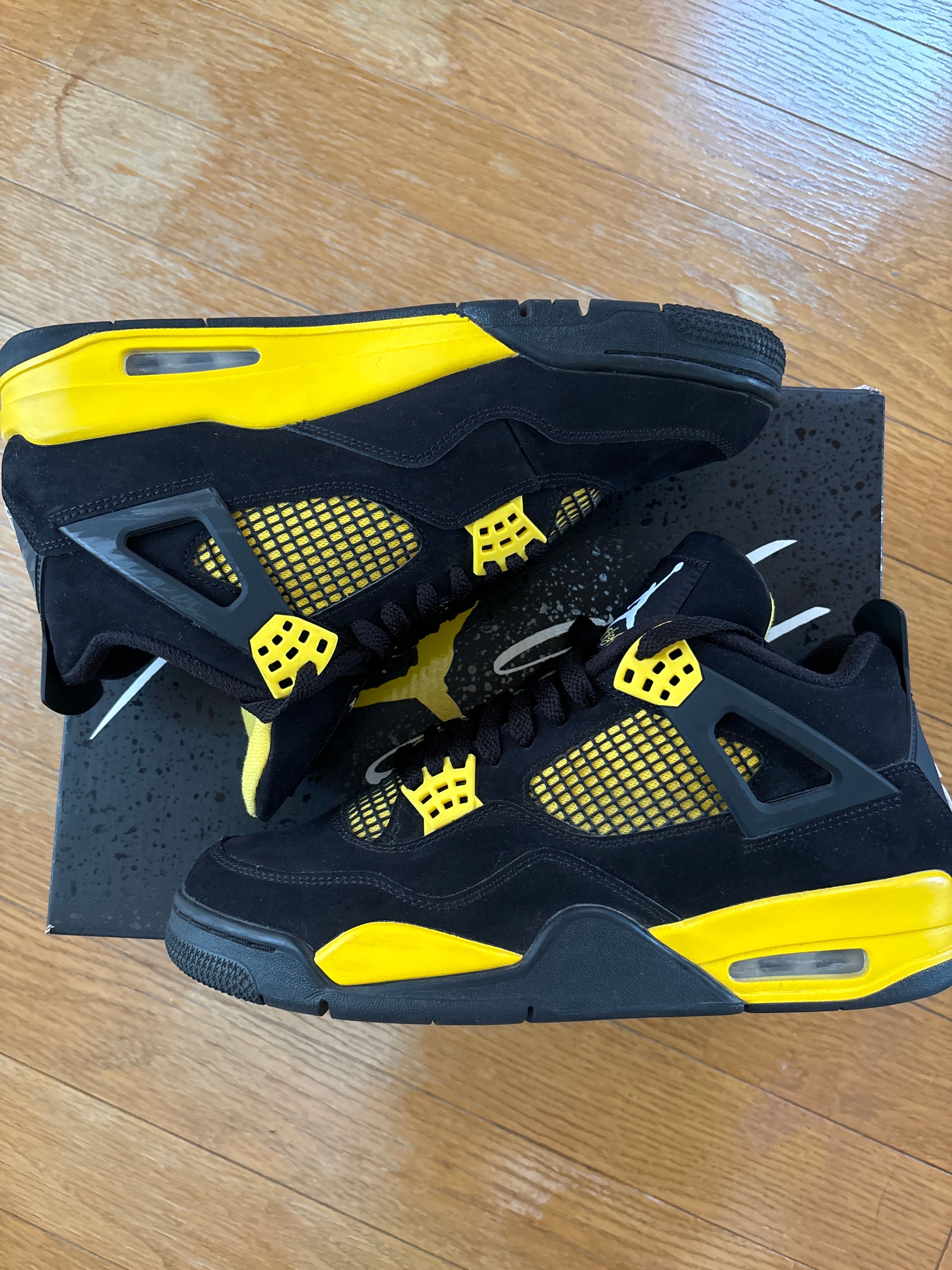 Nike Air Jordan 4 Retro "Thunder"(2023)