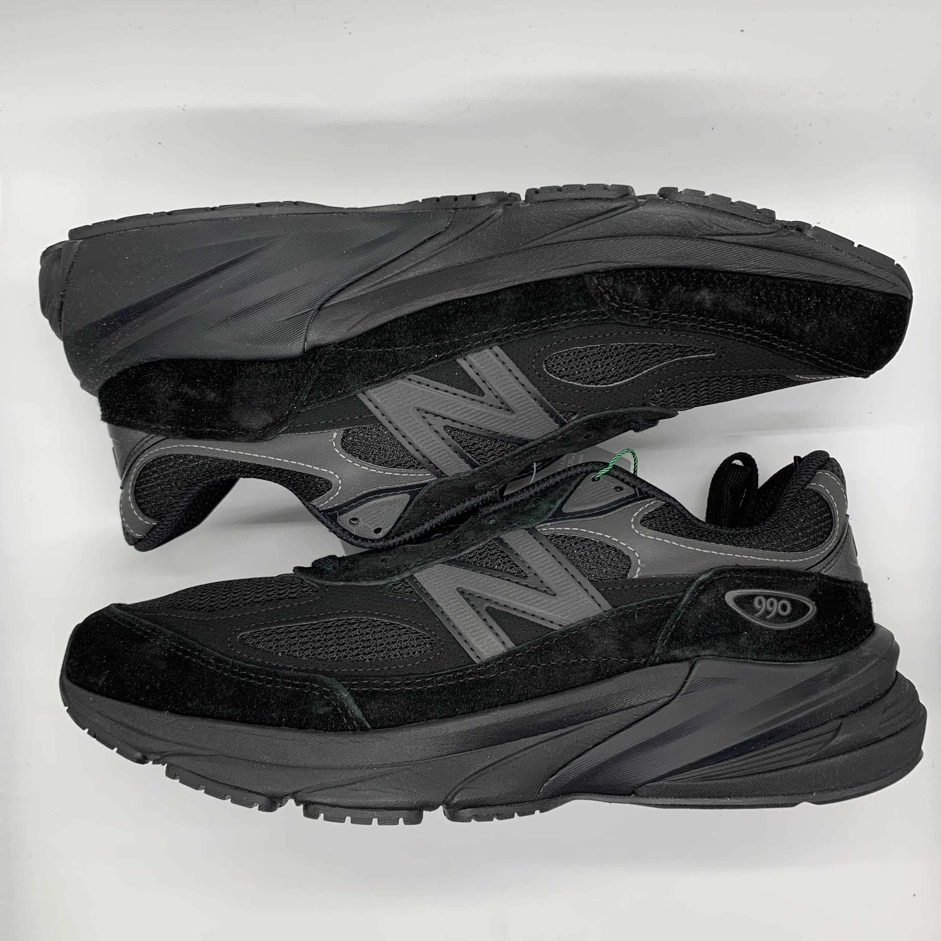 New Balance 990V6 "Triple Black"