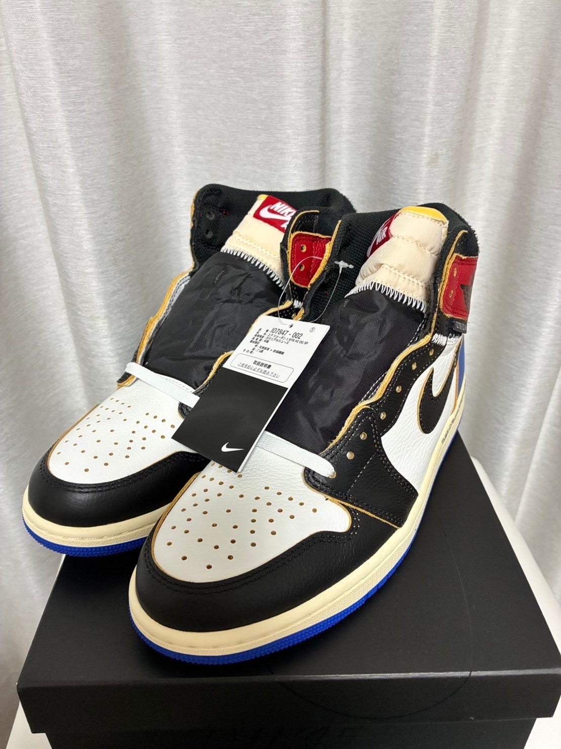 フラグメントデザイン × ユニオン × ナイキ エアジョーダン1 ハイ OG "ブラック/バーシティレッド"