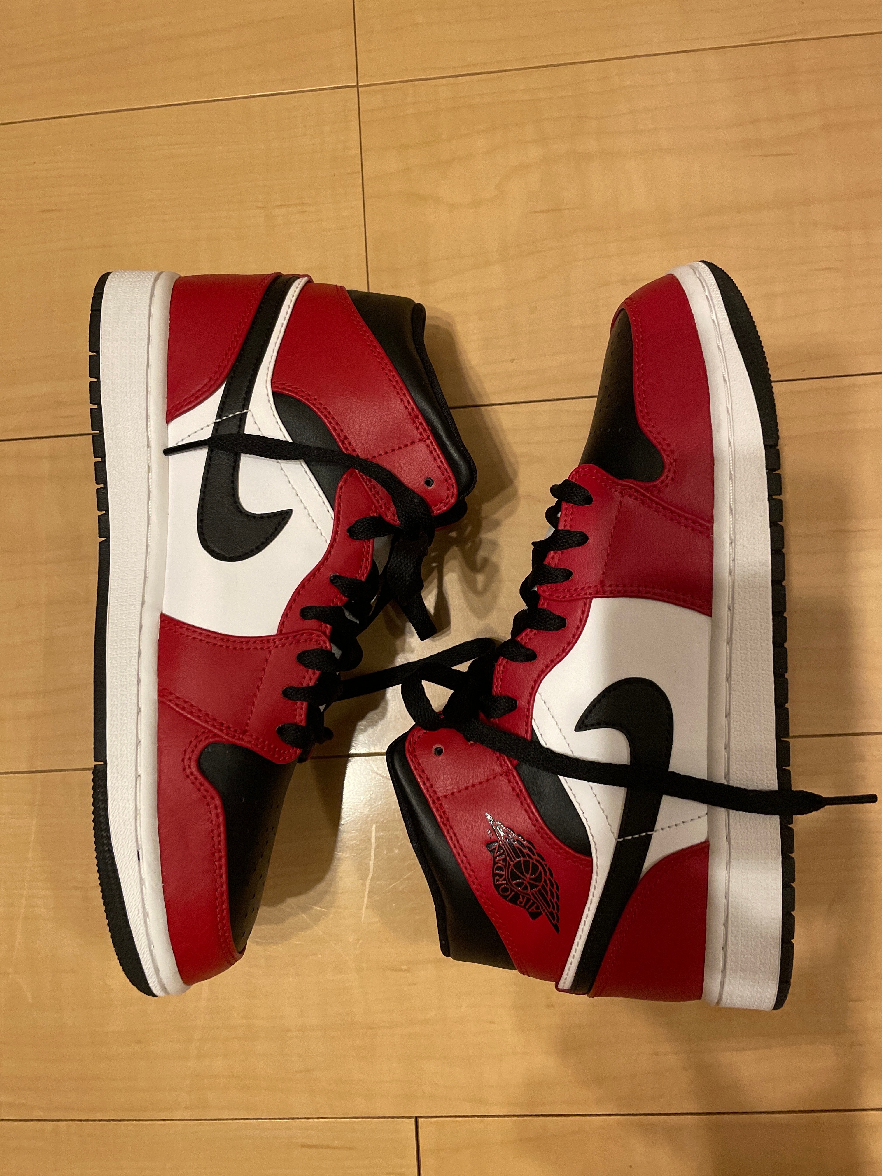 Nike Air Jordan 1 Mid "Chicago Black Toe"