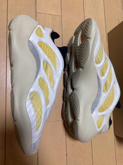 adidas YEEZY 700 V3 "Safflower"