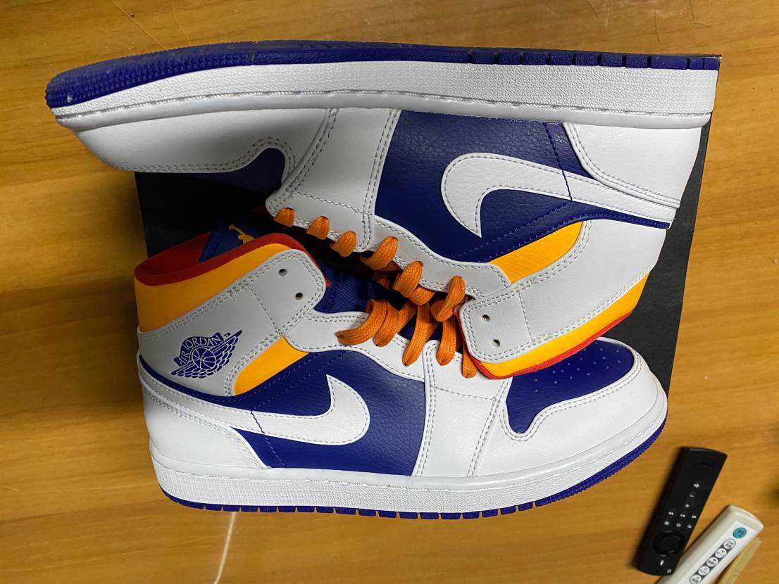 NIKE AIR JORDAN 1 MID "WHITE/NAVY/YELLOW"