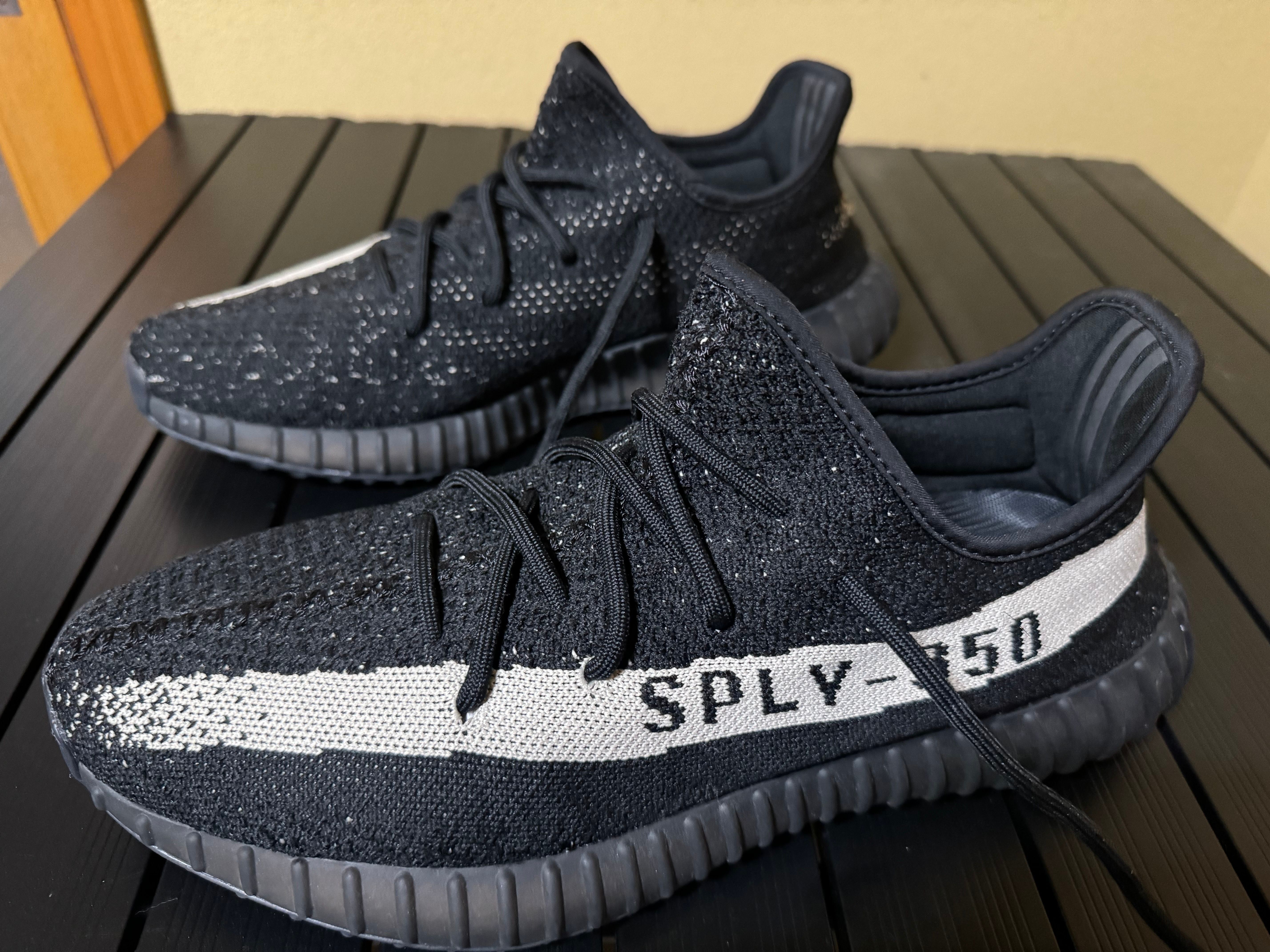 adidas YEEZY Boost 350 V2 "Oreo"