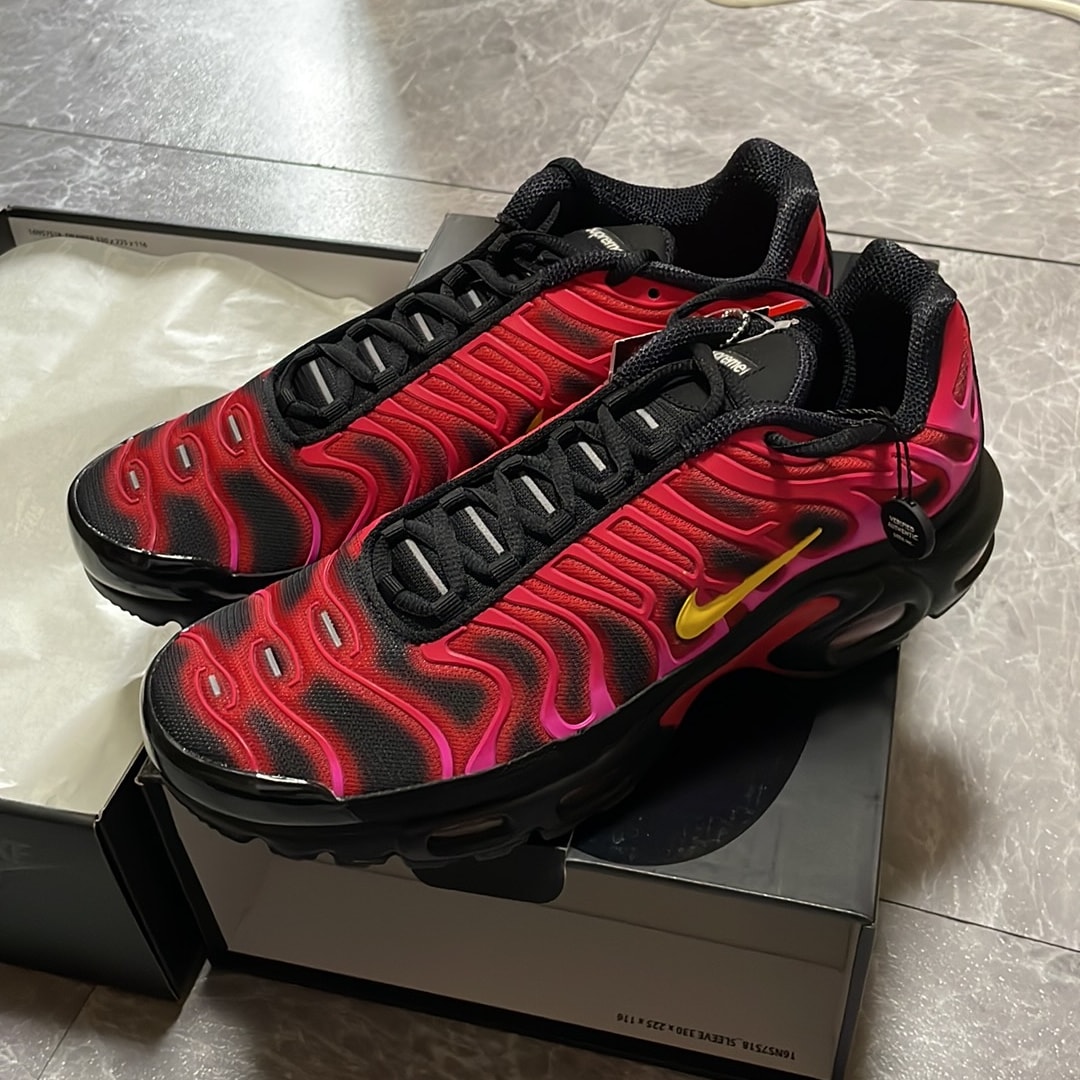Supreme × Nike Air Max Plus "Hyper Grape"