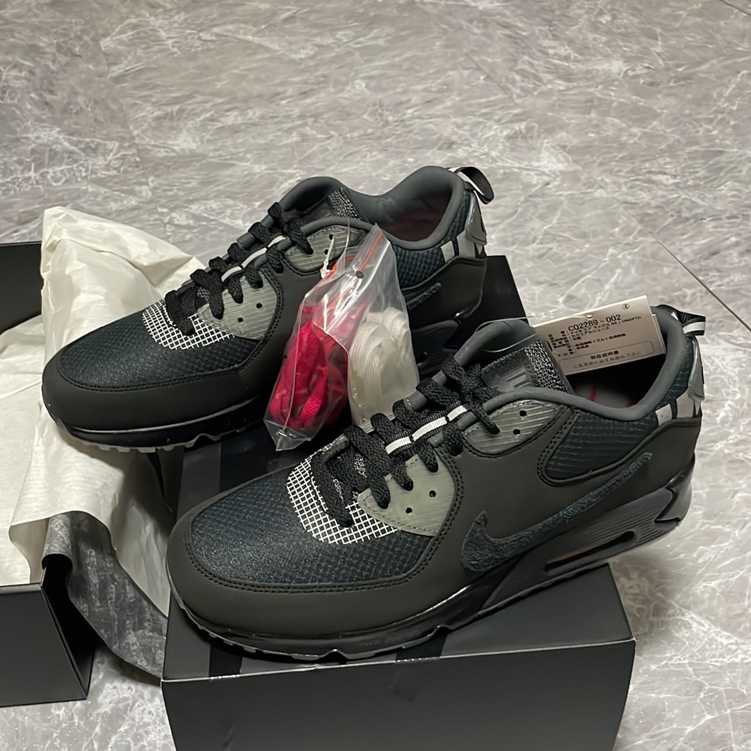 UNDEFEATED × Nike Air Max 90 "Black/Rush Pink"