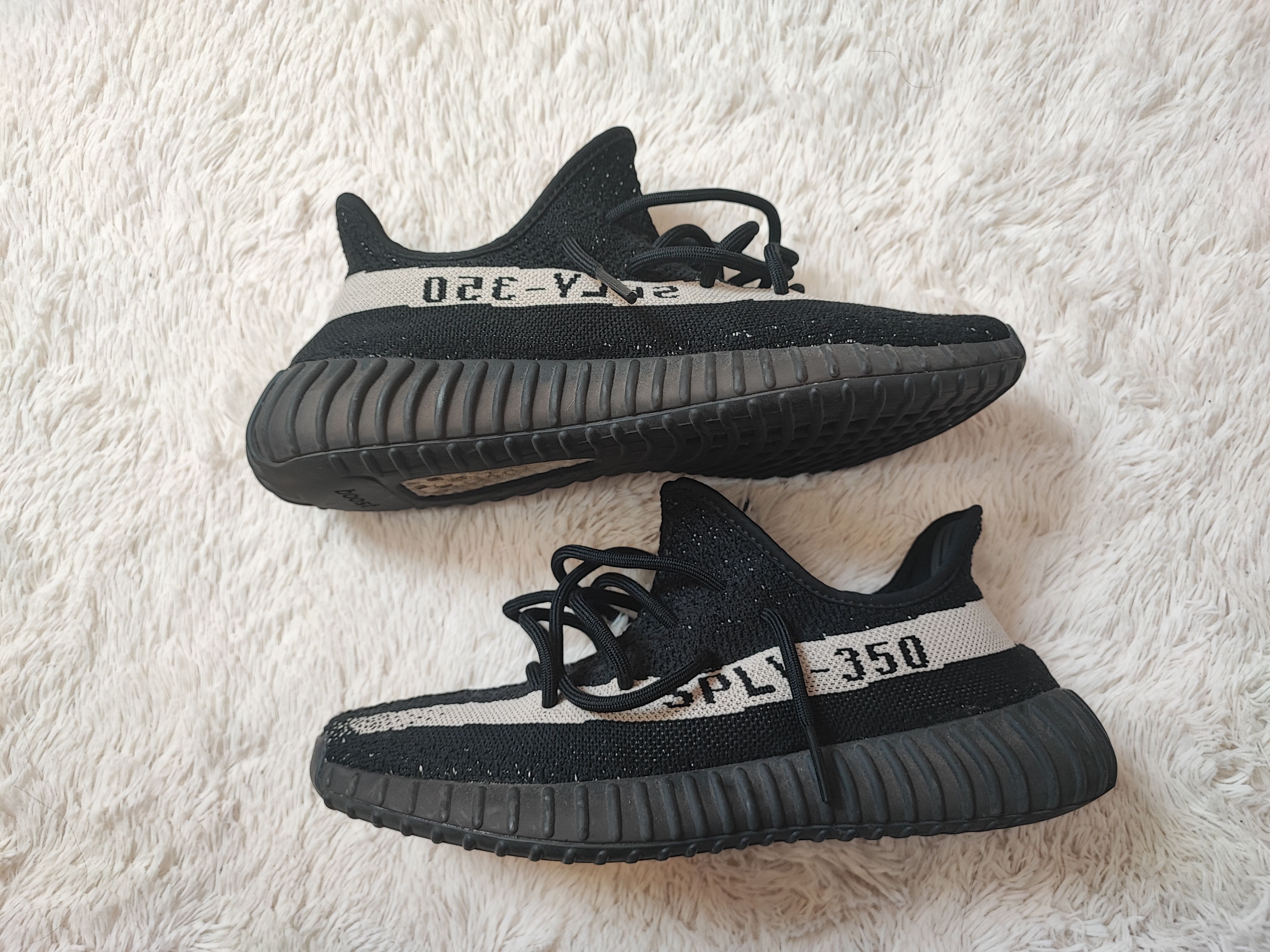 adidas YEEZY Boost 350 V2 "Oreo"