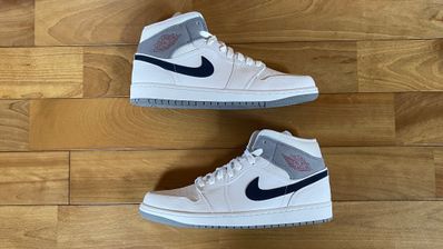 Nike Air Jordan 1 Mid "Paris"