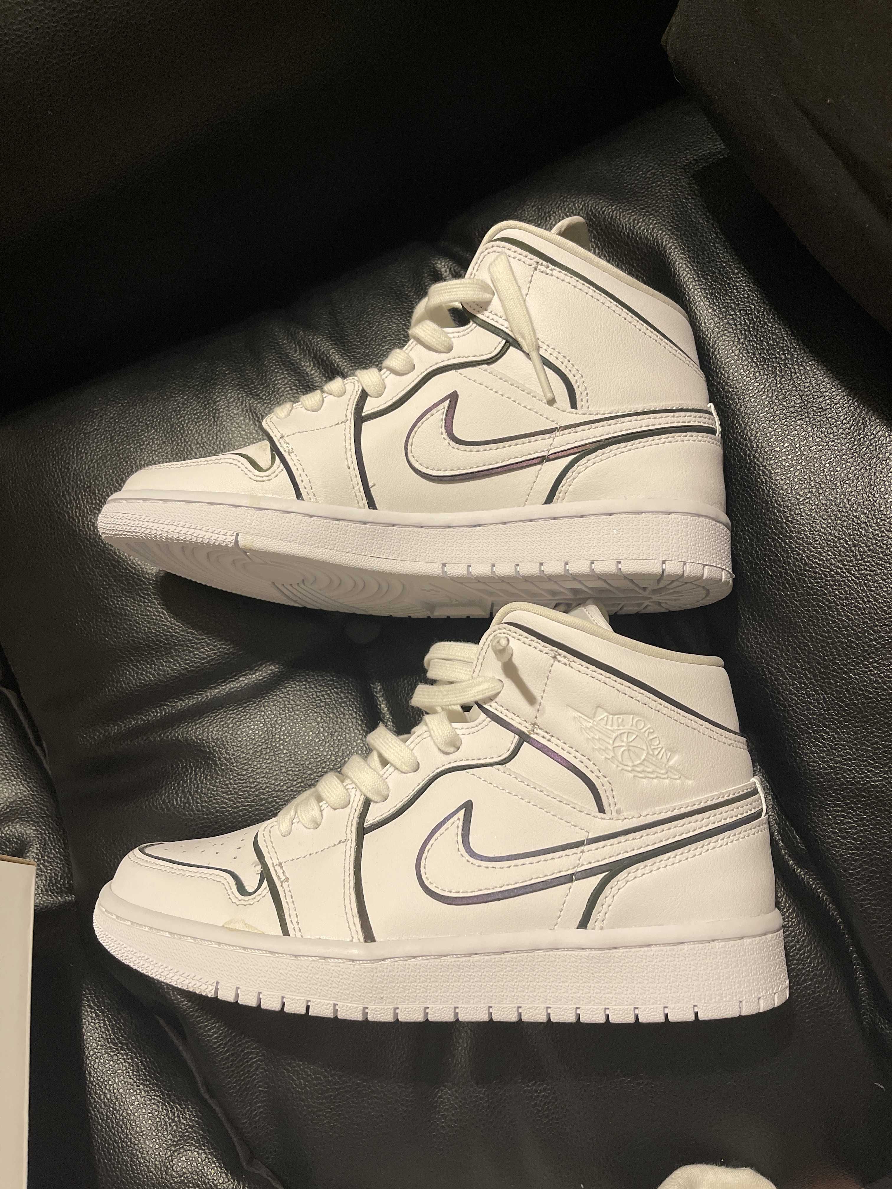 NIKE Women's AIR JORDAN 1 MID "WHITE/BLACK"