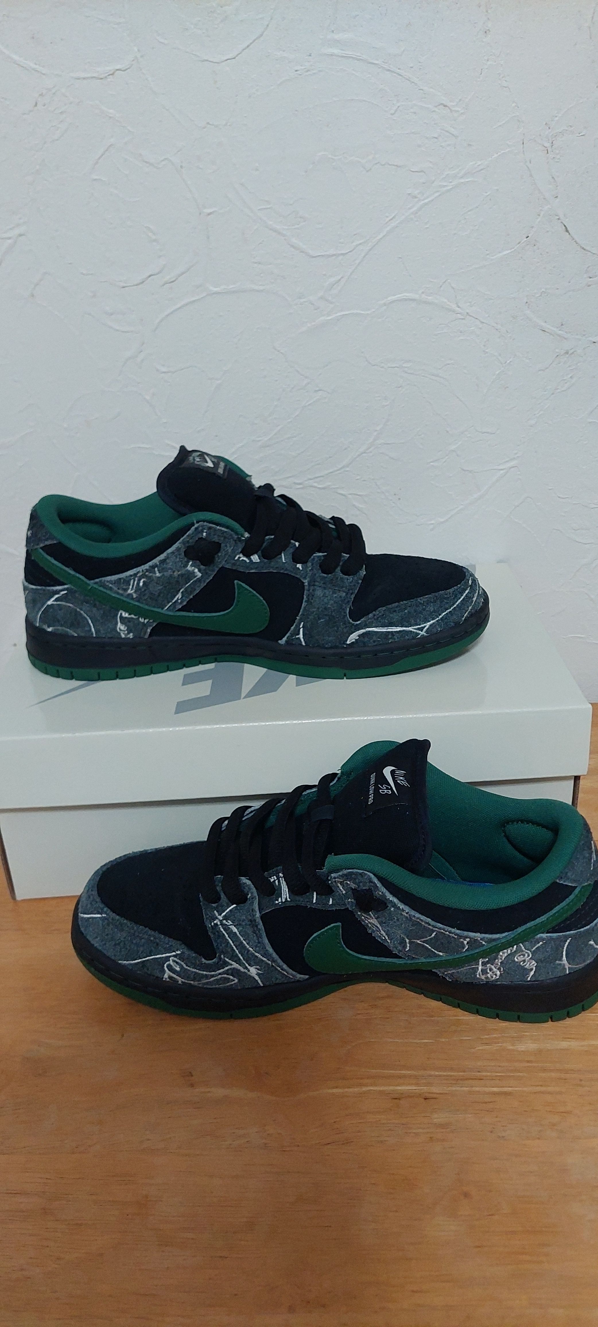 There Skateboards × Nike SB Dunk Low Pro "Anthracite and Gorge Green"
