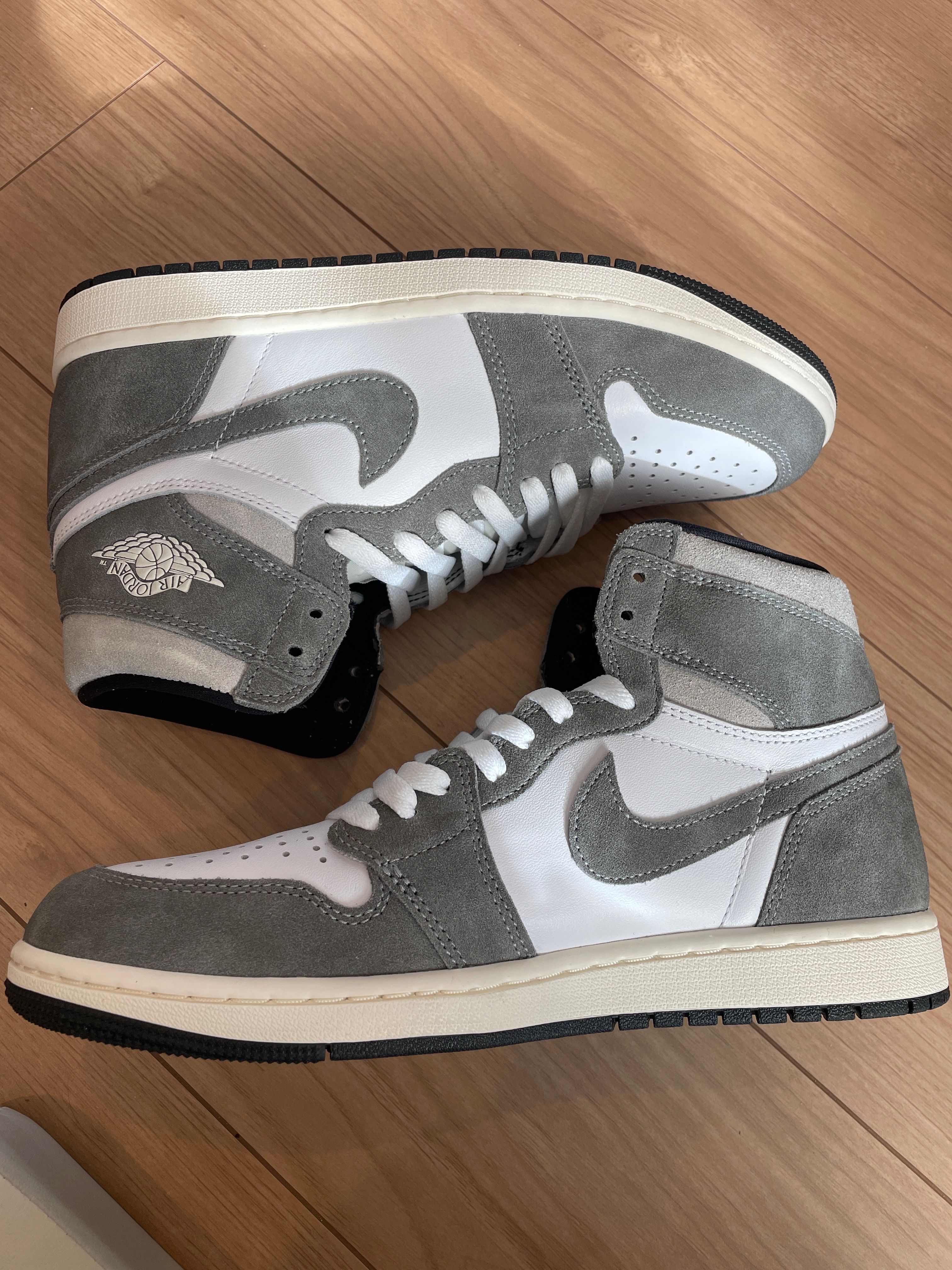 Nike Air Jordan 1 Retro High OG "Black and Smoke Grey"