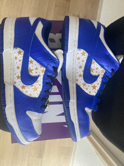 Supreme × Nike SB Dunk Low OG QS Gold Stars "White/Hyper Blue"