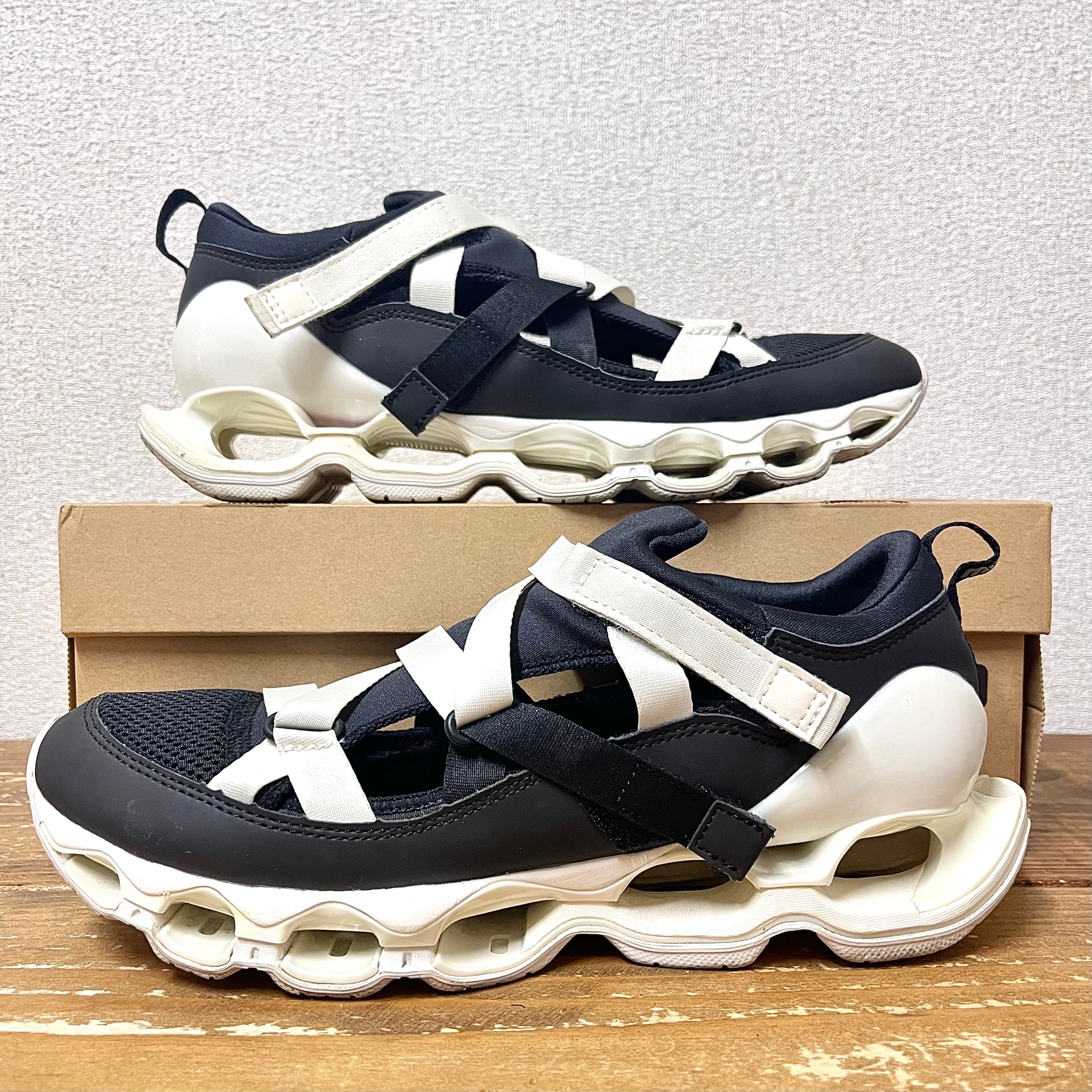 Mizuno Wave Prophecy Strap Slide "Black/White"