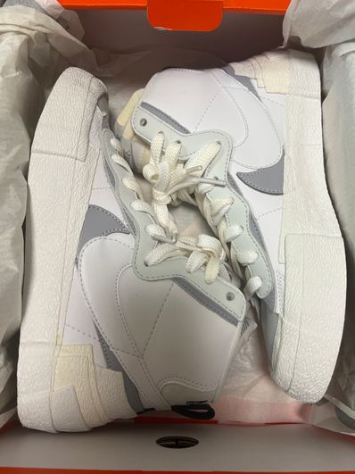 sacai × NIKE BLAZER MID "WHITE/WOLF GREY"