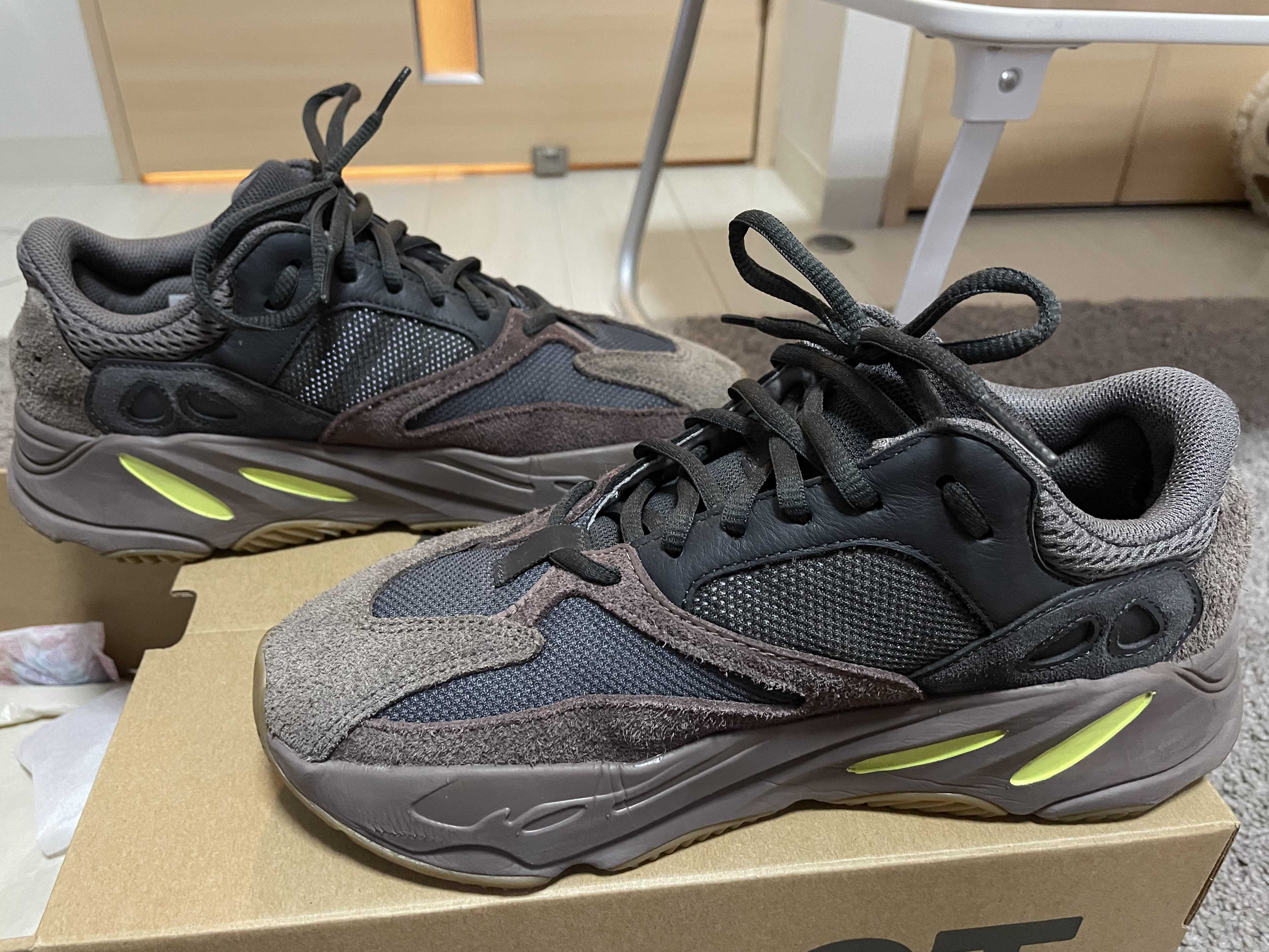 YEEZY BOOST 700 WAVE RUNNER DARK GREY