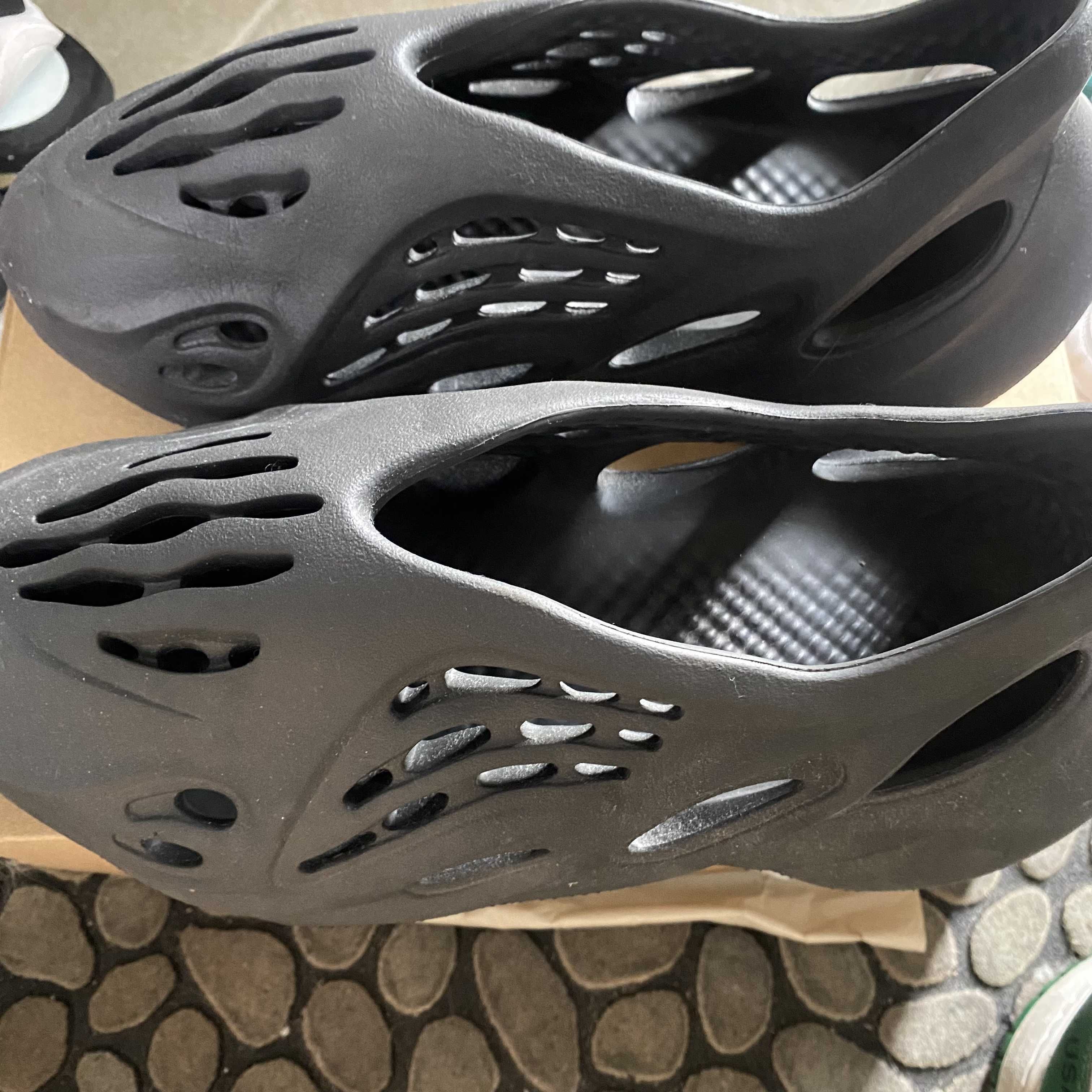 adidas YEEZY Foam Runner "Onyx"