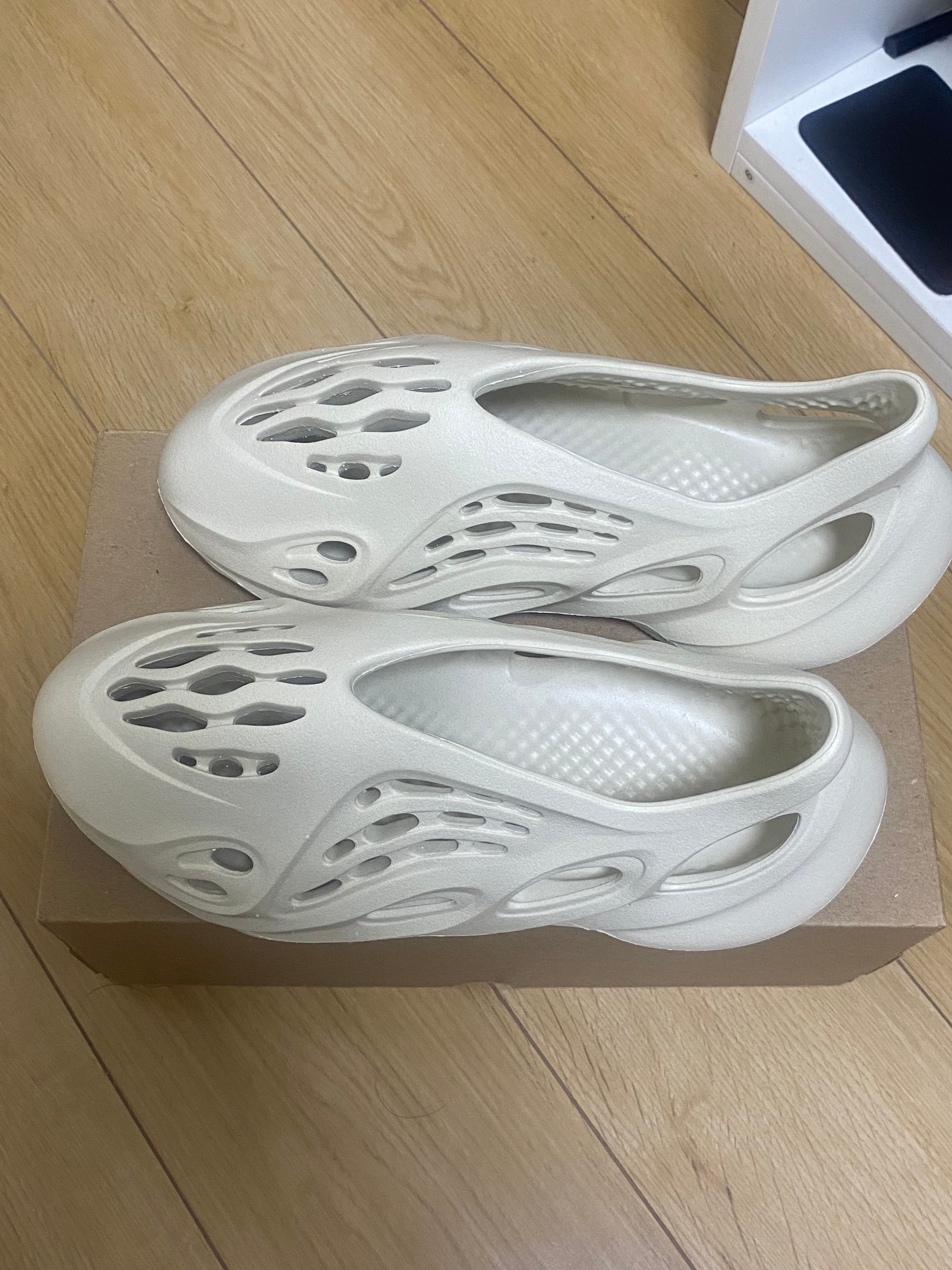 adidas YEEZY Foam Runner "Sand"