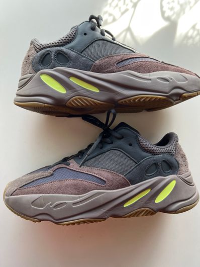 YEEZY BOOST 700 WAVE RUNNER DARK GREY