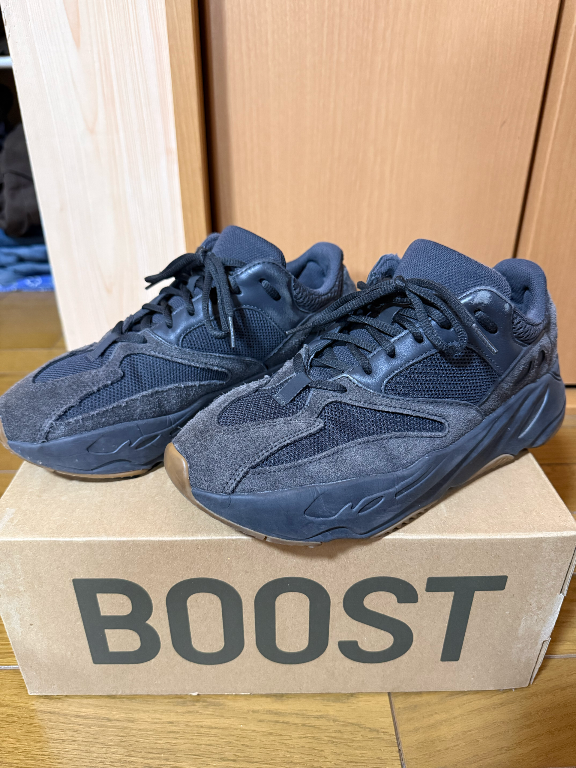 adidas YEEZY Boost 700 "Utility Black"