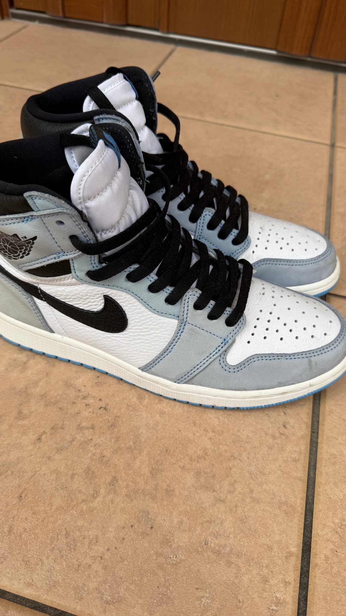 Nike Air Jordan 1 High OG "University Blue"