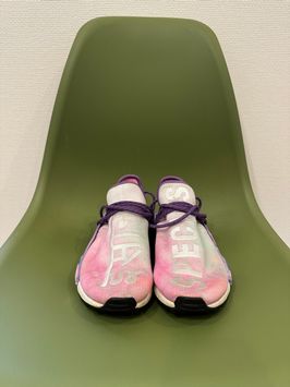 ファレル・ウィリアムス × アディダス ヒューマンレース NMD ホリ フェスティバル "ピンク グロー"