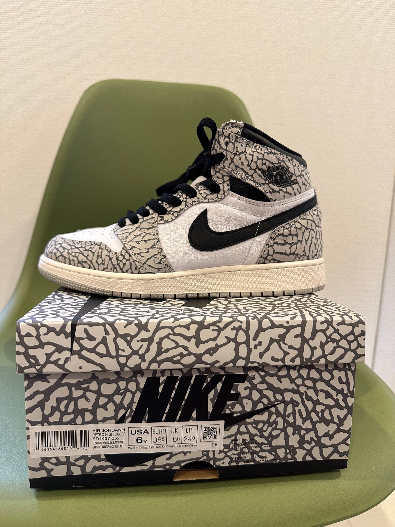 Nike GS Air Jordan 1 High OG "White Cement"