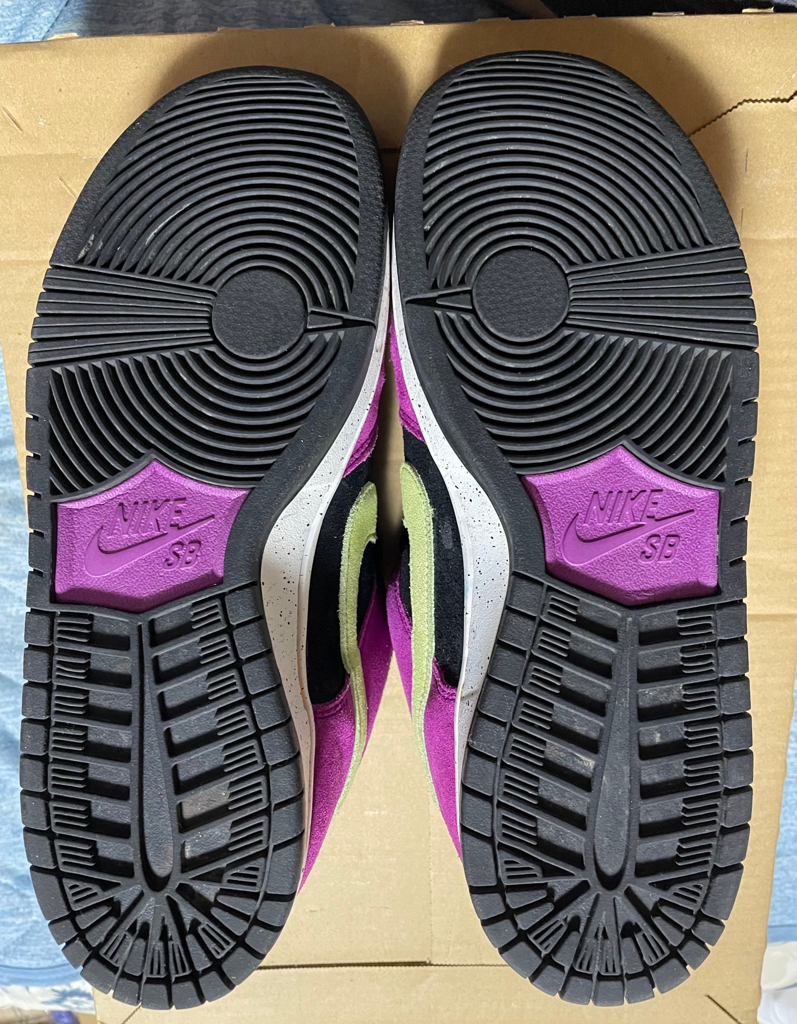 Nike SB Dunk Low "Red Plum"