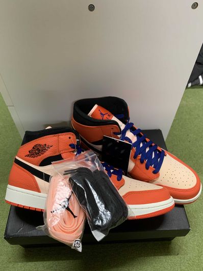 Nike Air Jordan 1 Mid "Team Orange Black"