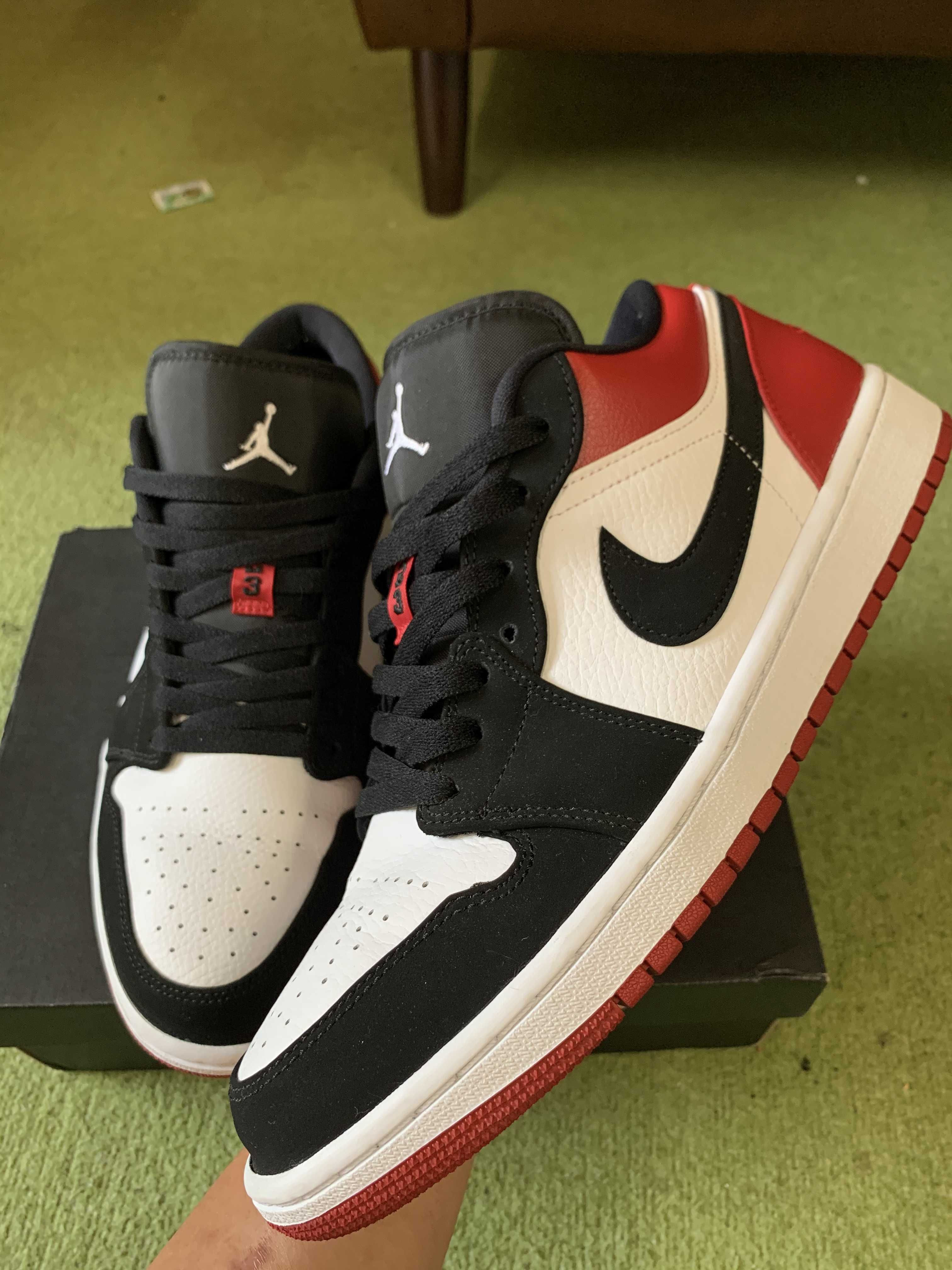 Nike Air Jordan 1 Low "Black Toe"