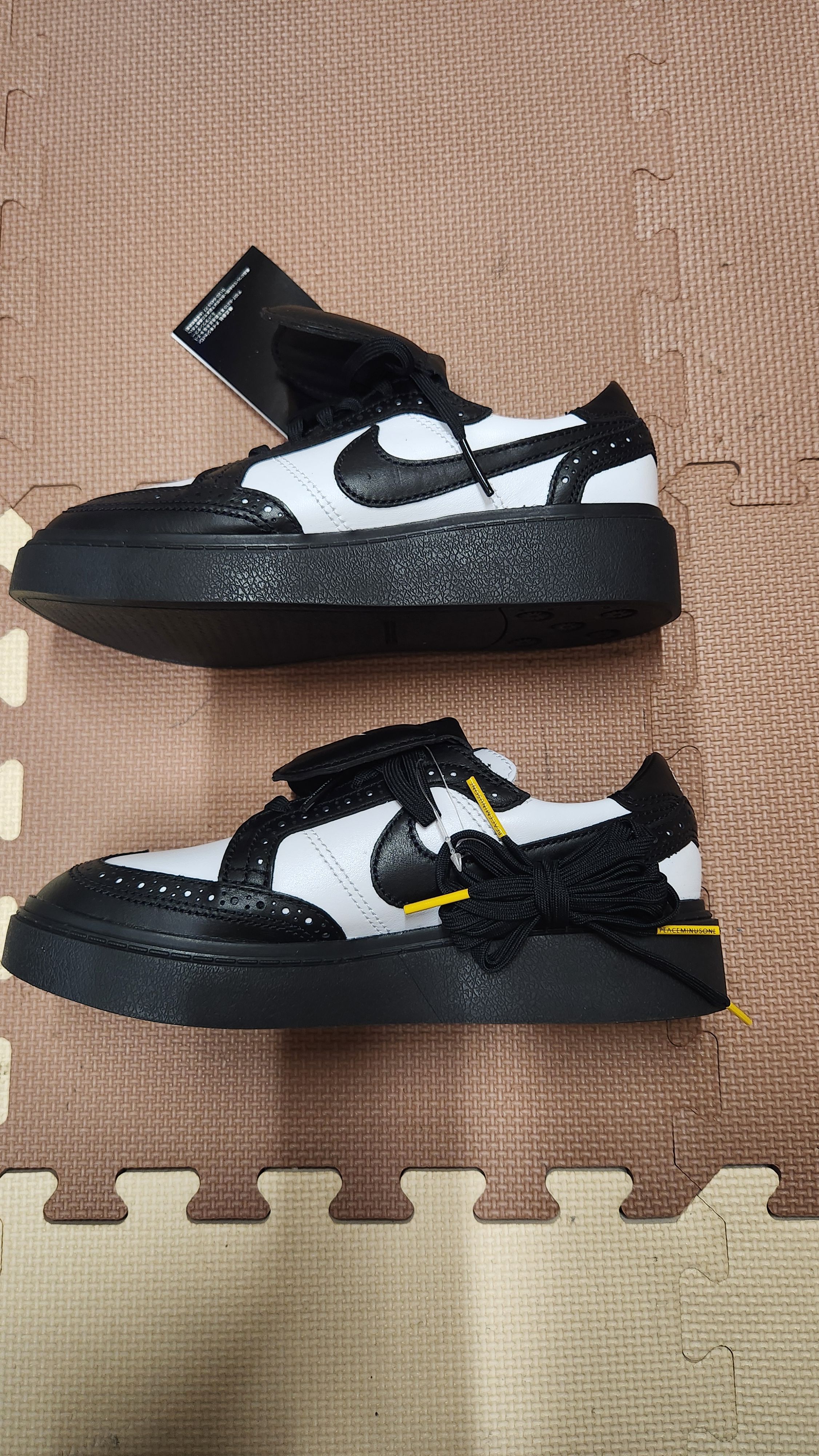 PEACEMINUSONE × Nike Kwondo 1 "Black and White" / G-DRAGON