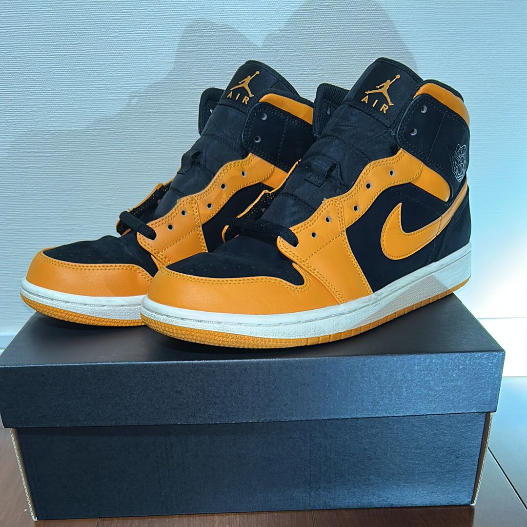 Nike Air Jordan 1 Mid "Black Orange Peel"