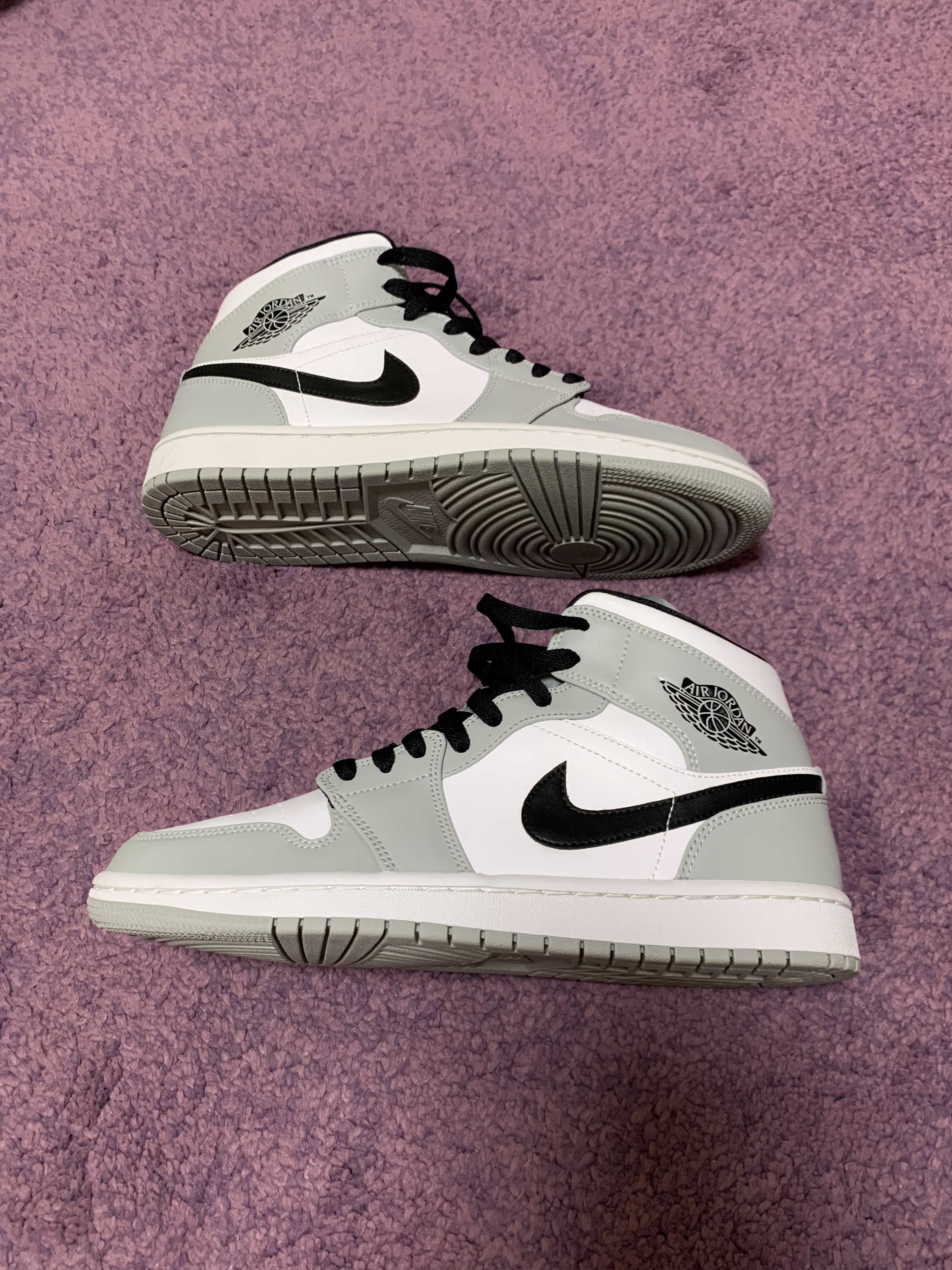Nike Air Jordan 1 Mid "Light Smoke Grey/White/Black"