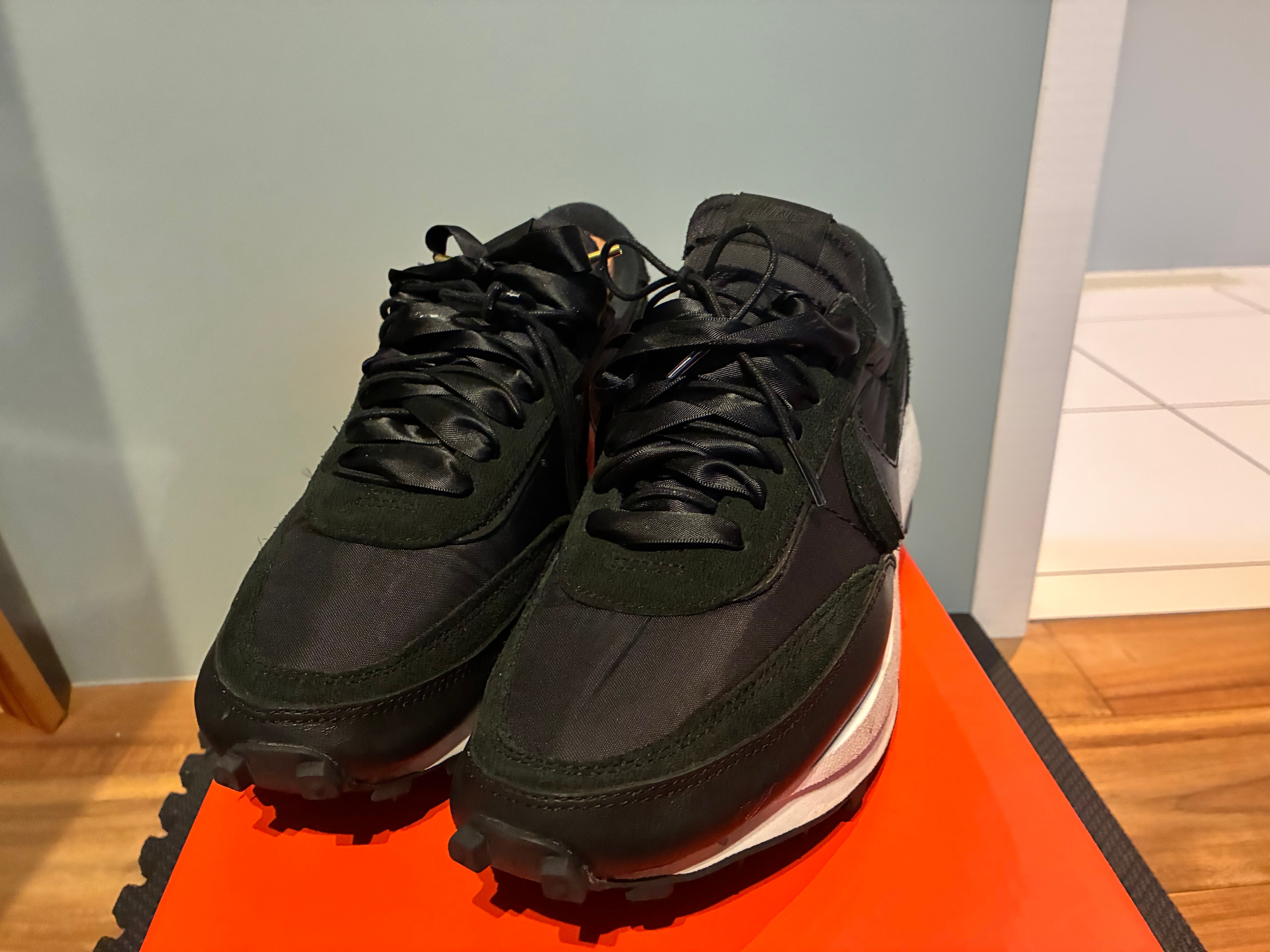 サカイ × ナイキ LDV ワッフル "トリプルブラック"