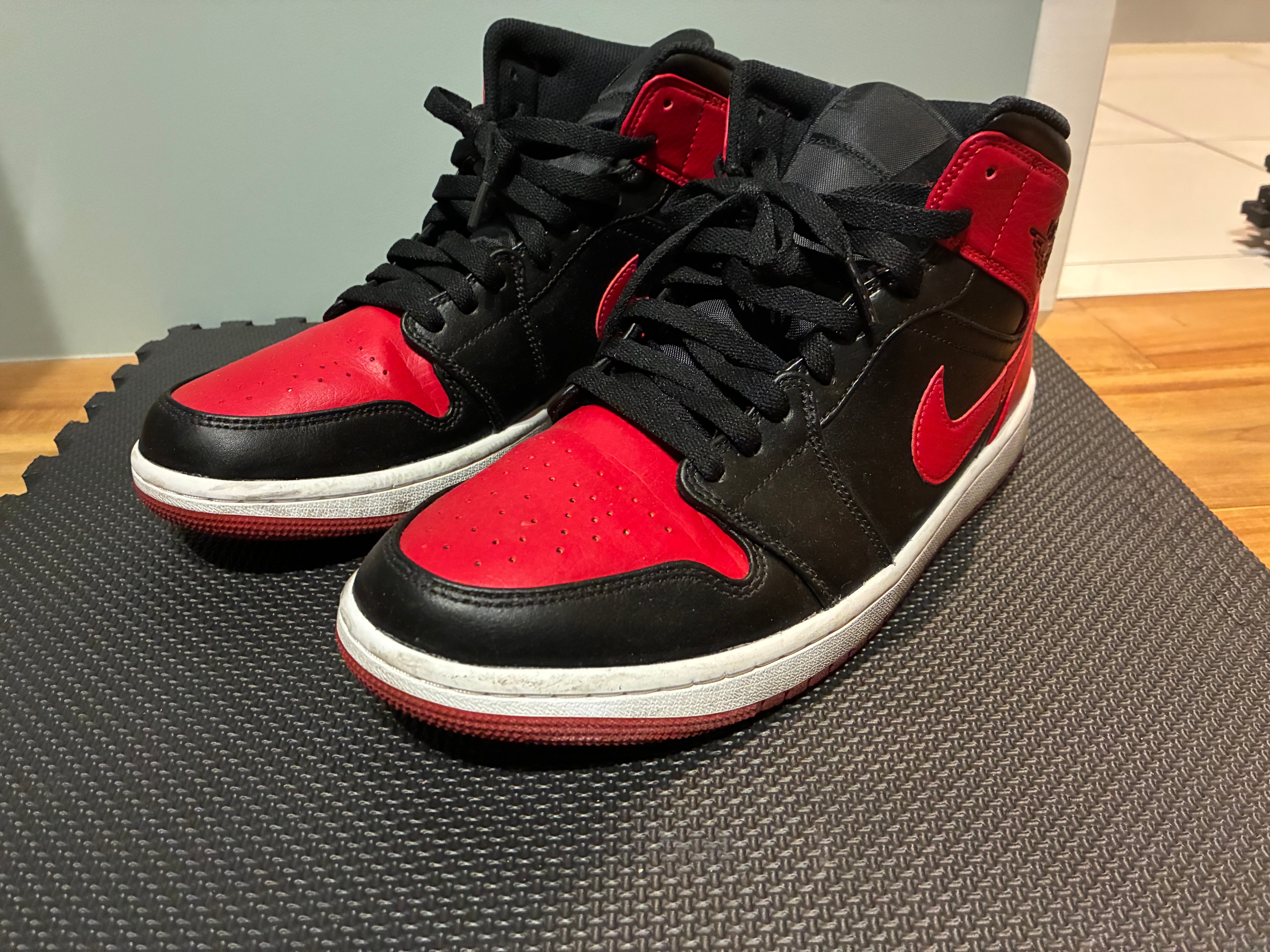 Nike Air Jordan 1 Mid "Bred"