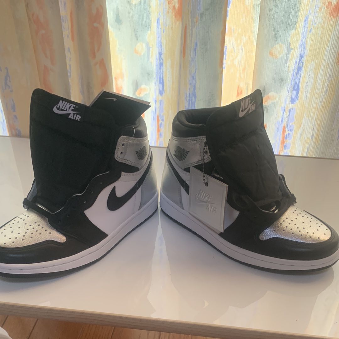 Nike Women's Air Jordan 1 Retro High OG "Silver Toe"