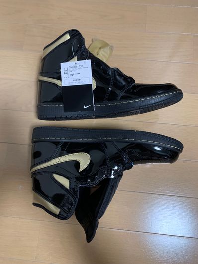Nike Air Jordan 1 High OG "Black-Metalic Gold"