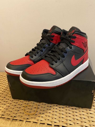Nike Air Jordan 1 Mid "Bred"