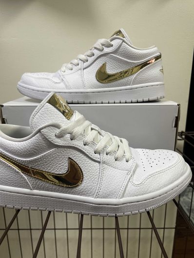NIKE Women's AIR JORDAN 1 LOW SE "WHITE/GOLD"