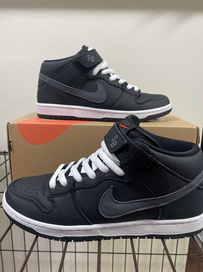 Nike SB Dunk Mid "Black/Dark Grey"